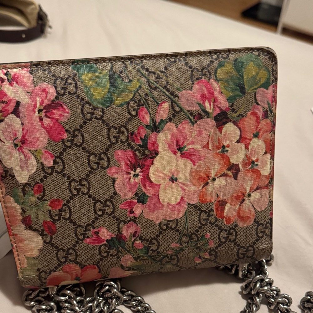 AuthenticGucci Beige GG Supreme Canvas Crossbody with Pink Floral and Brown Trim - Picture 7 of 8